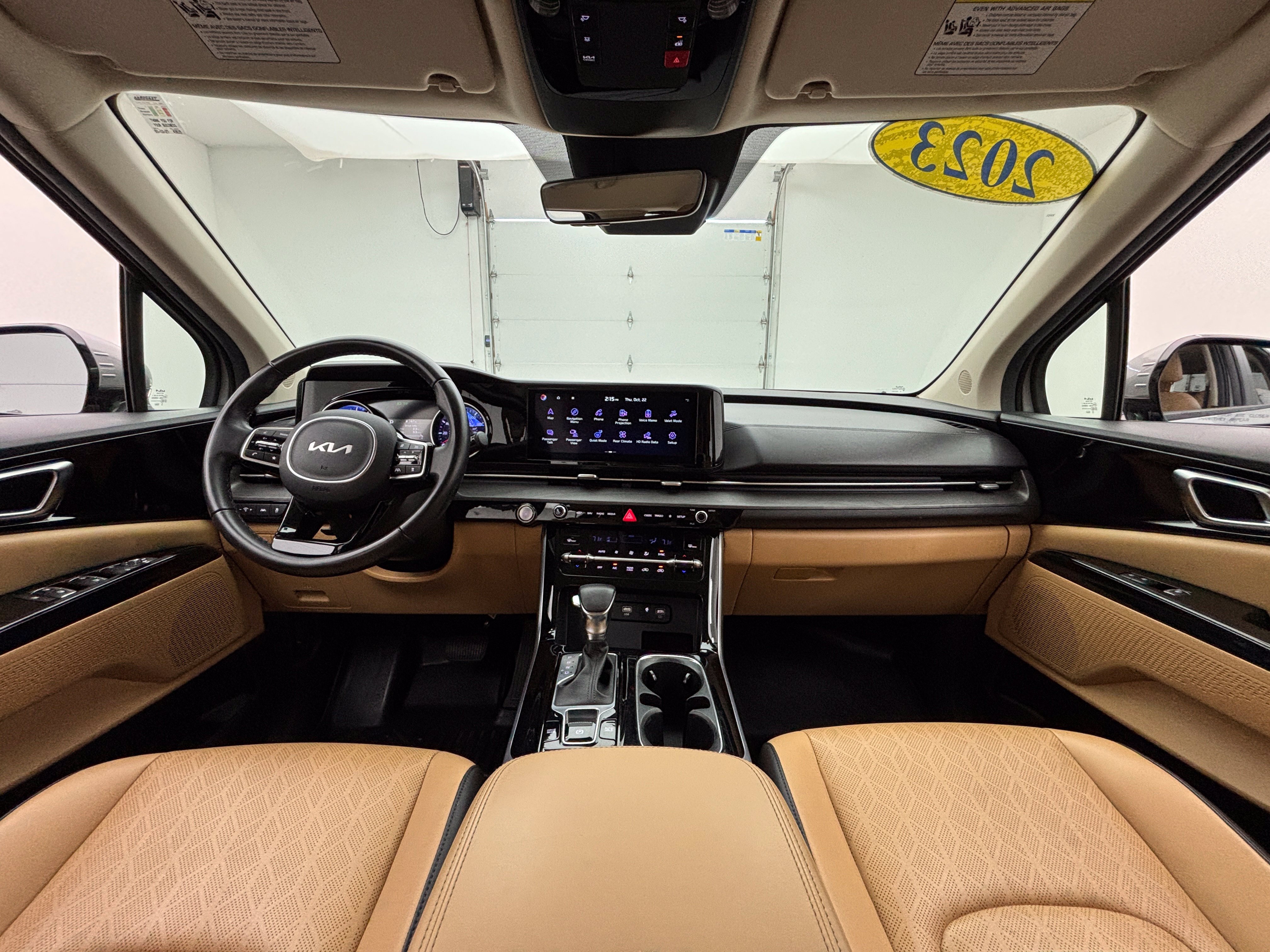 Used 2023 Kia Carnival EX FWD image 3