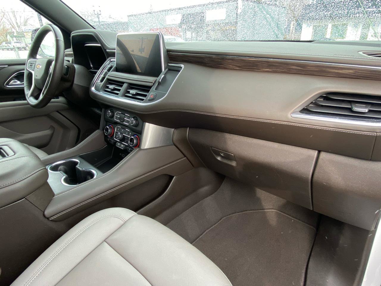 Used 2022 Chevrolet Suburban LT w/ Luxury Package image 15