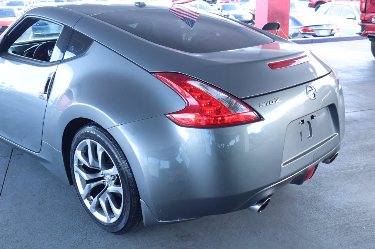 Used 2014 Nissan 370Z Touring RWD image 9