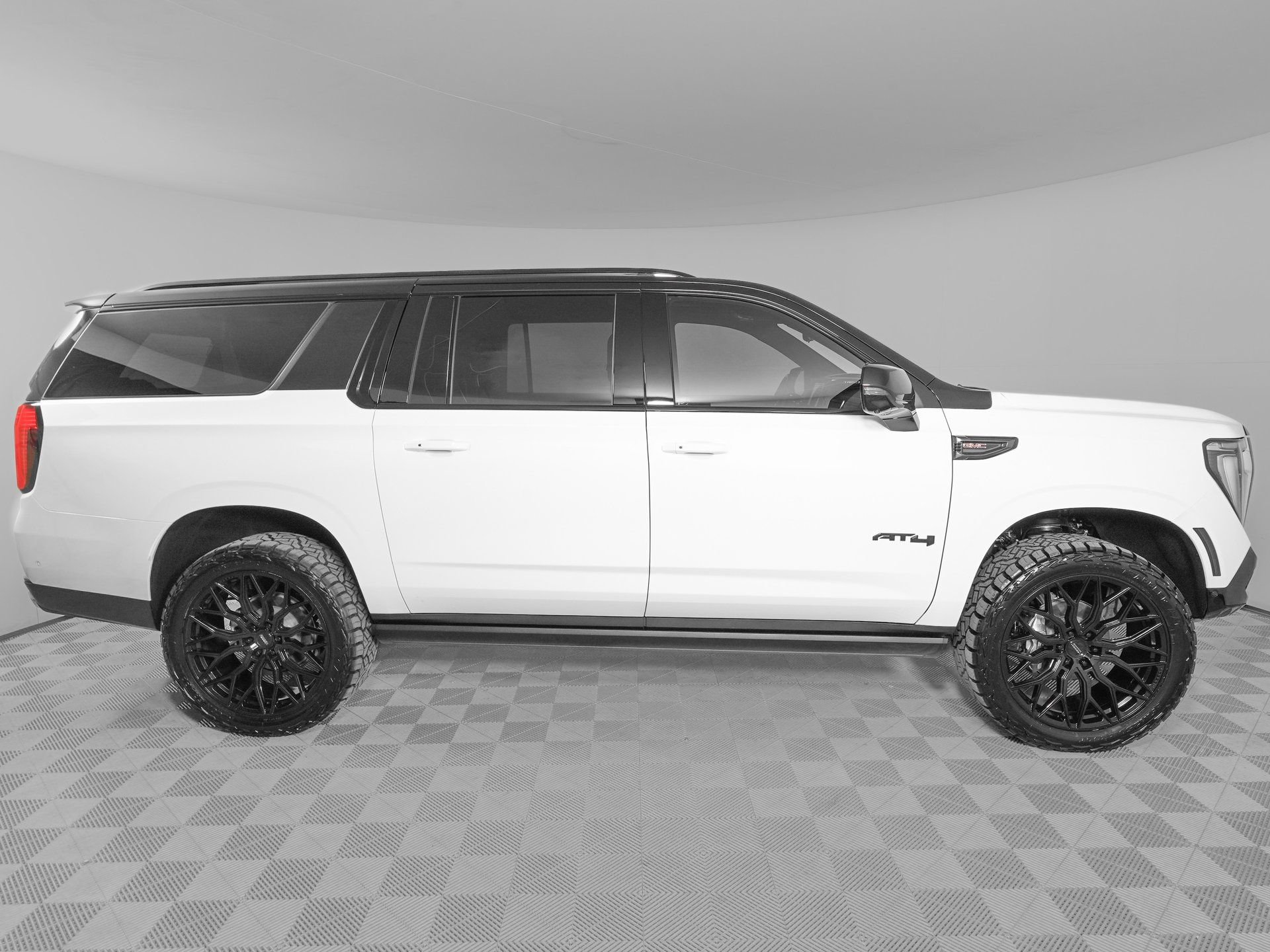 Used 2026 GMC Yukon XL AT4 Ultimate image 5