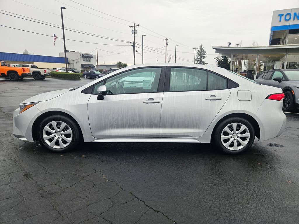 Used 2025 Toyota Corolla LE image 3