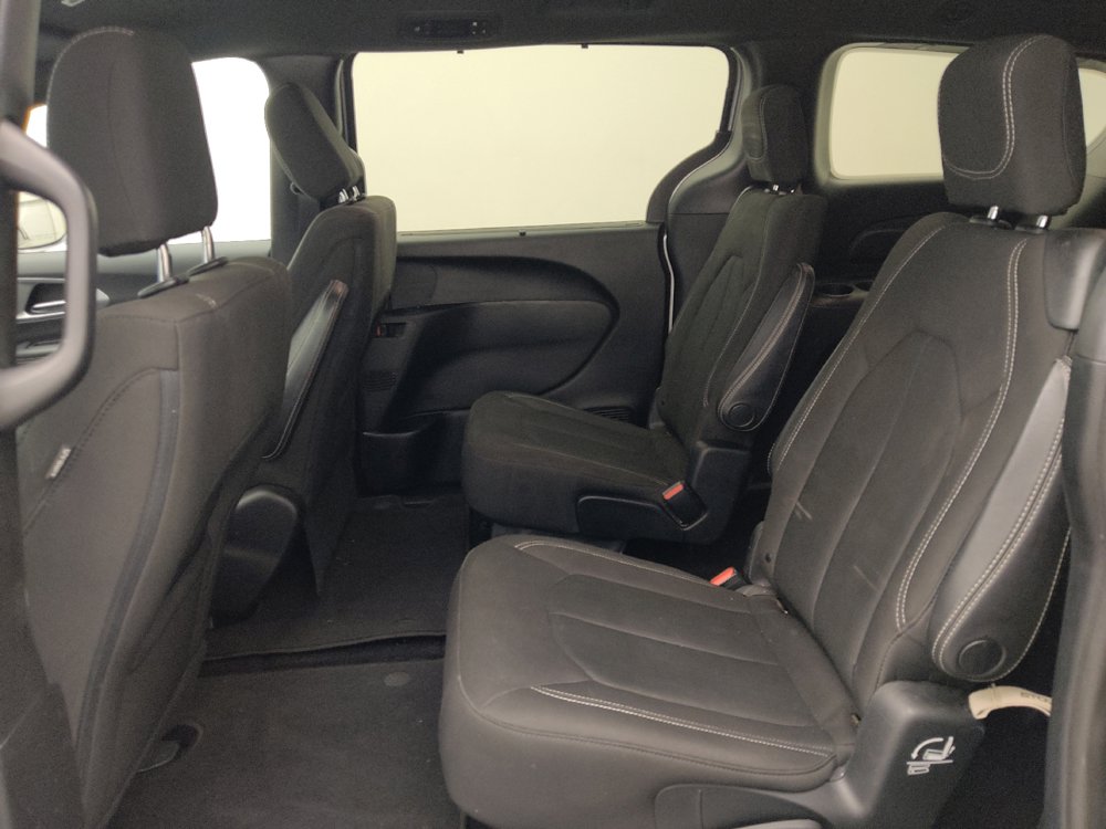 Used 2018 Chrysler Pacifica Touring Plus w/ S Appearance Package FWD image 18