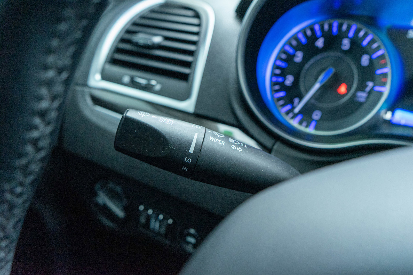 Used 2016 Chrysler 300 Limited image 25