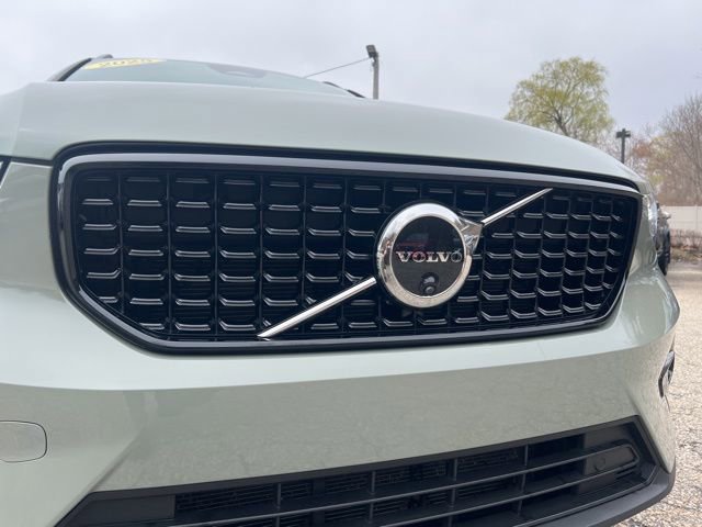 Certified 2025 Volvo XC40 B5 Ultra AWD/4WD image 14
