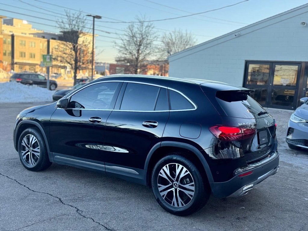 Used 2025 Mercedes-Benz GLA 250 4MATIC w/ Exclusive Package image 11