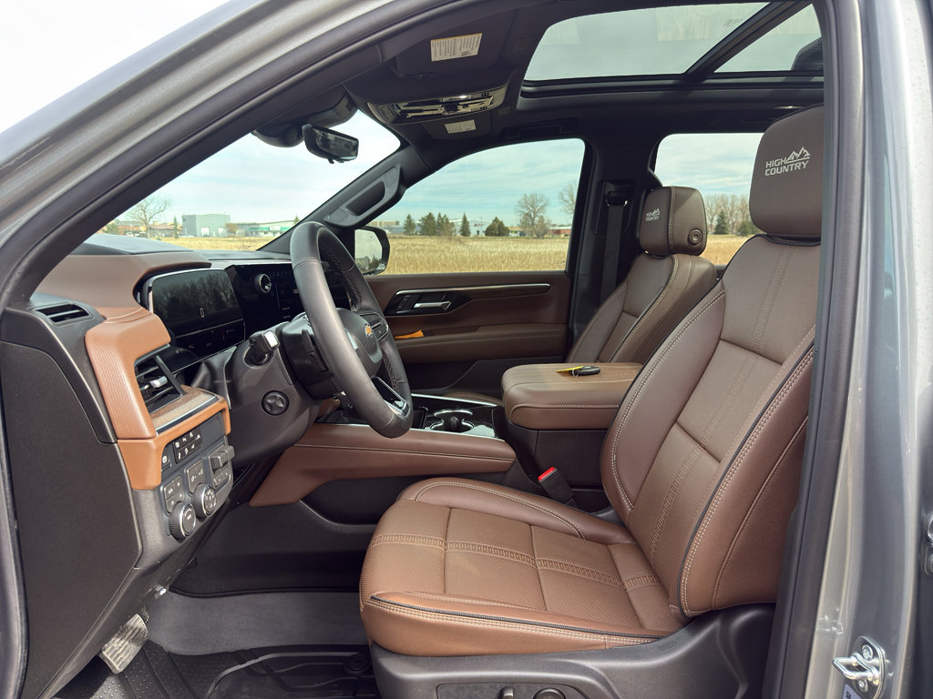 Used 2026 Chevrolet Suburban High Country w/ Sun And Tow Package image 17