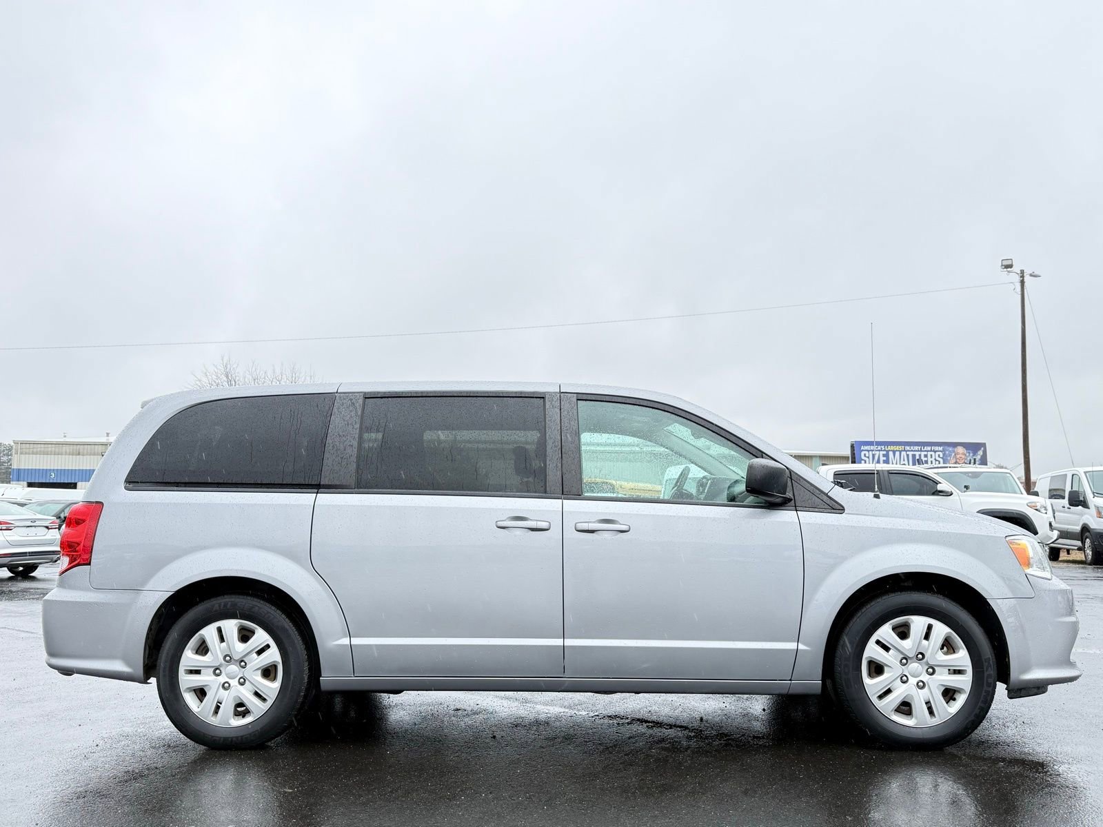 Used 2018 Dodge Grand Caravan SE w/ UConnect Hands-Free Group image 6