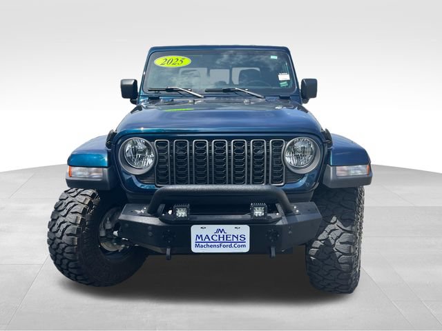 Used 2025 Jeep Gladiator Sport AWD/4WD image 9
