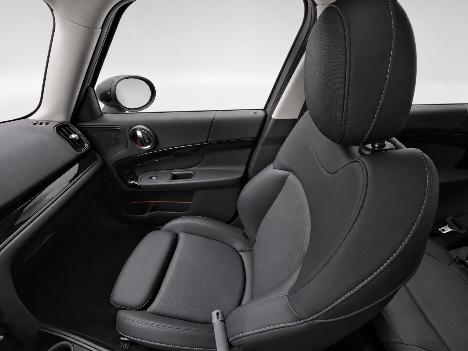 Used 2024 MINI Cooper Countryman S w/ Premium Package FWD image 16
