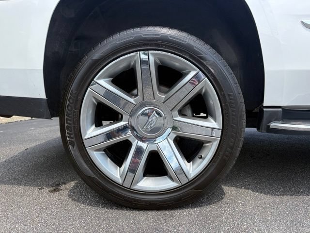 Used 2019 Cadillac Escalade Luxury AWD/4WD image 17