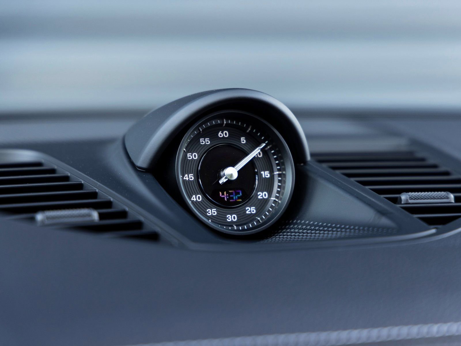 Used 2025 Porsche Panamera 4 image 17