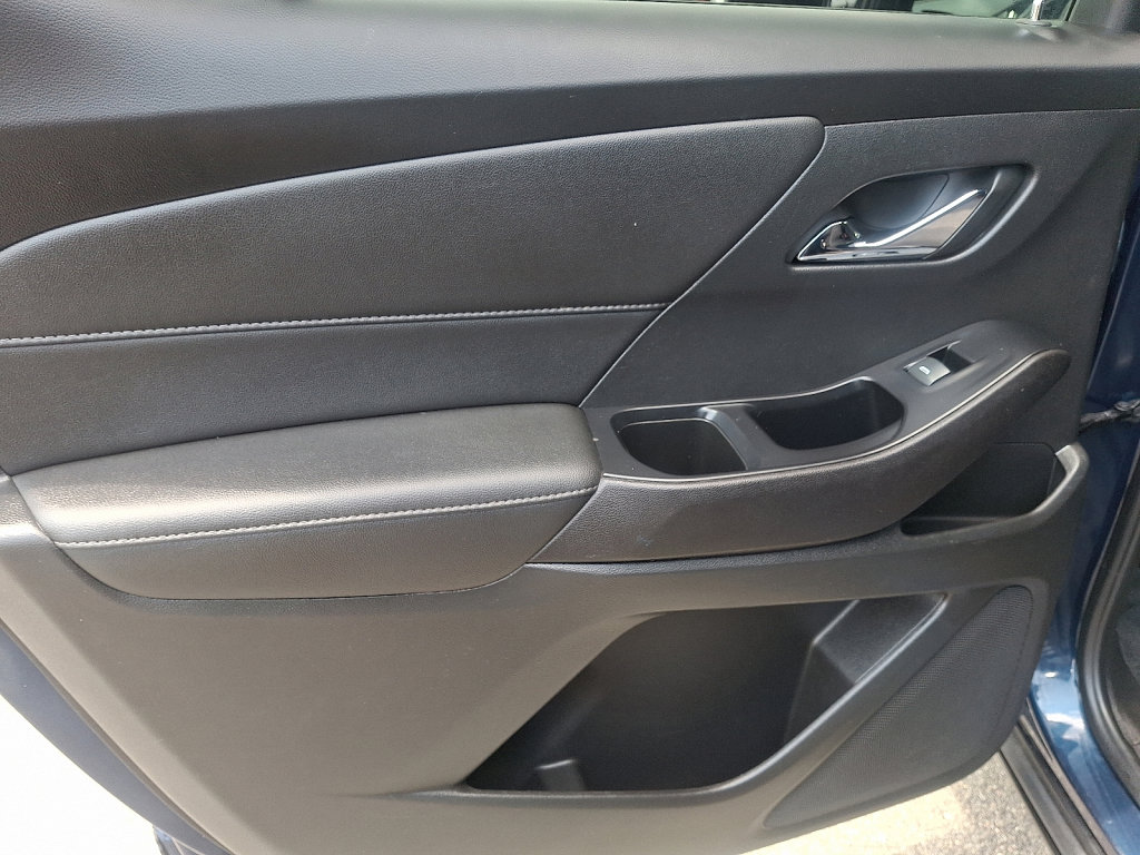 Used 2023 Chevrolet Traverse LT image 19