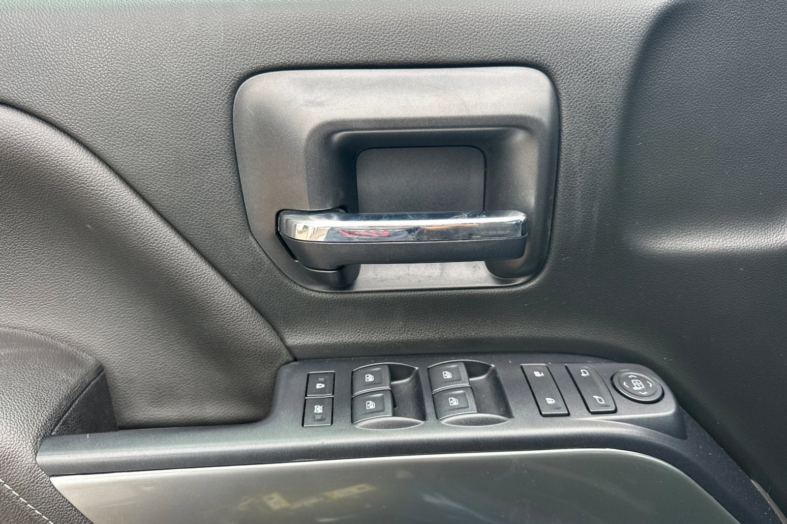 Used 2018 Chevrolet Silverado 1500 LT w/ All Star Edition image 11