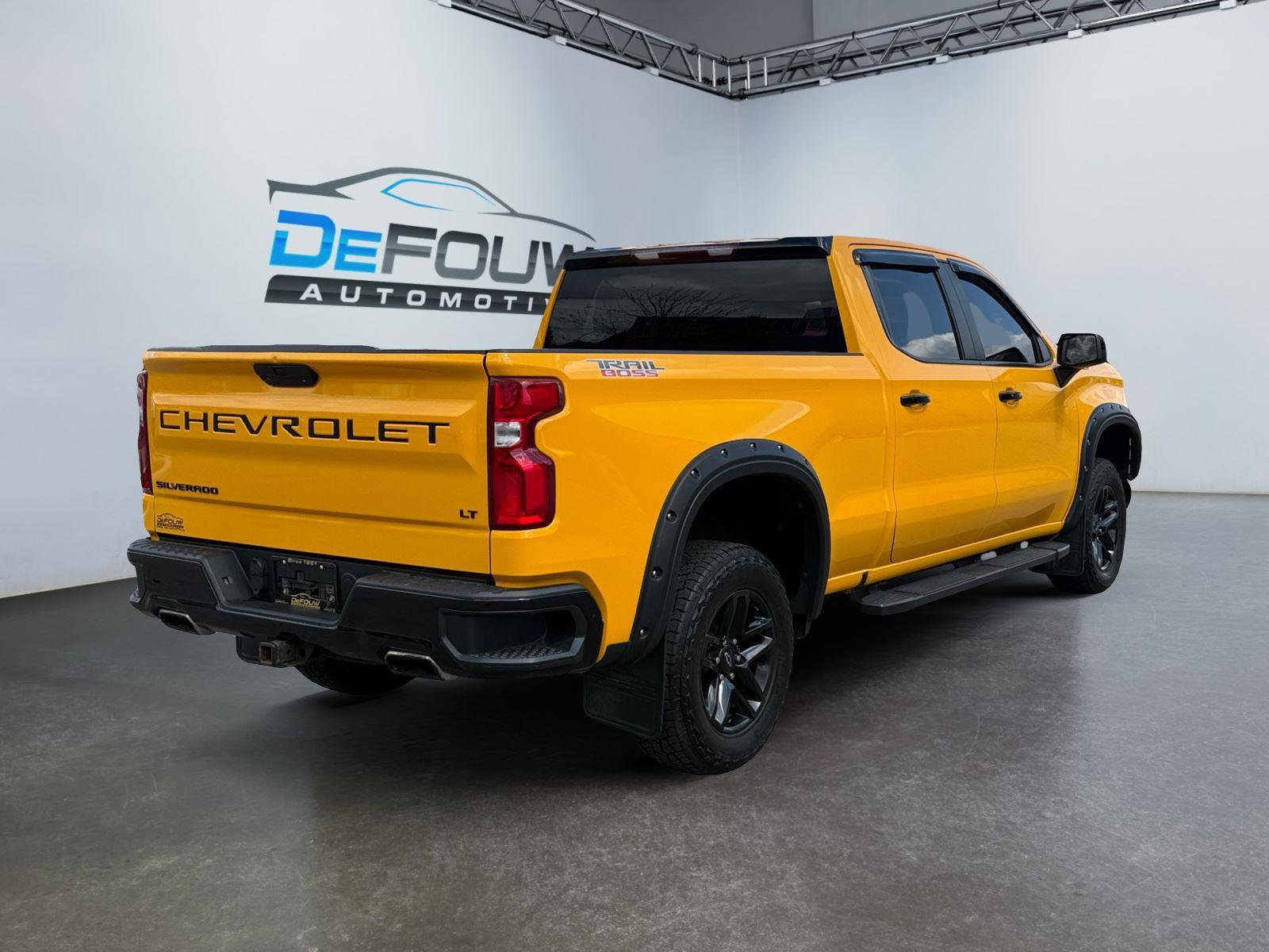 Used 2022 Chevrolet Silverado 1500 LT Trail Boss w/ LPO, Dark Essentials Package AWD/4WD image 3