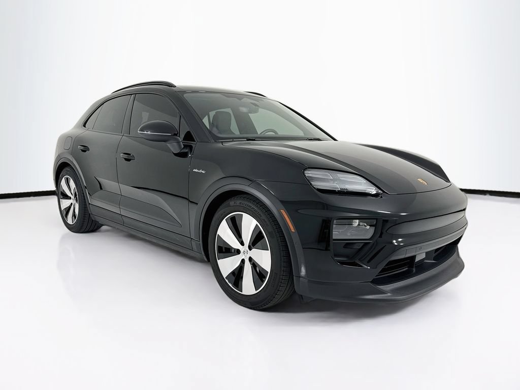 Certified 2025 Porsche Macan Electric RWD image 7