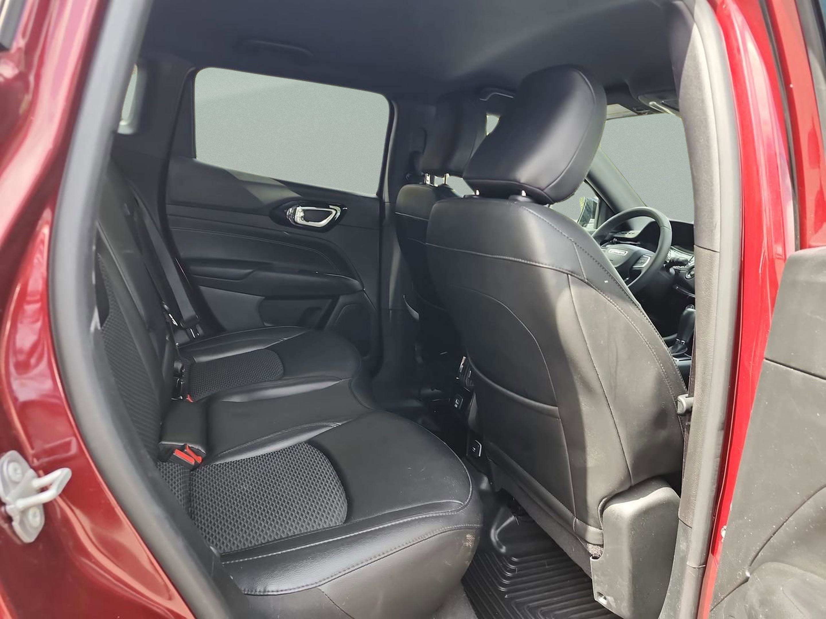 Used 2022 Jeep Compass Altitude image 17