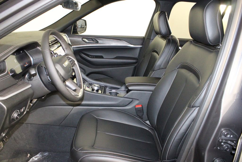 New 2025 Jeep Grand Cherokee Limited image 11