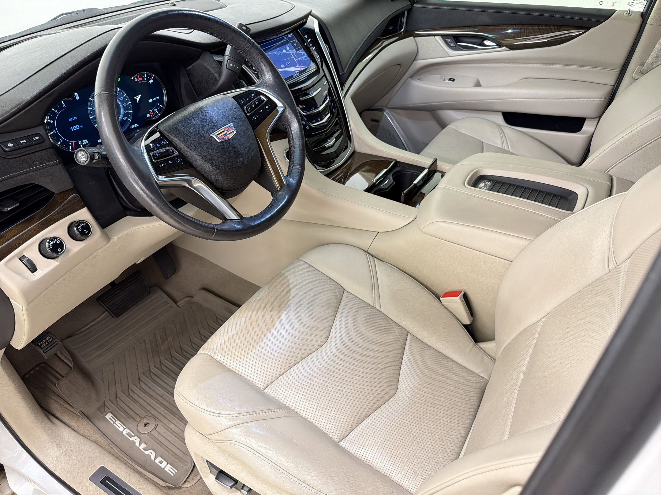 Used 2020 Cadillac Escalade Luxury image 23