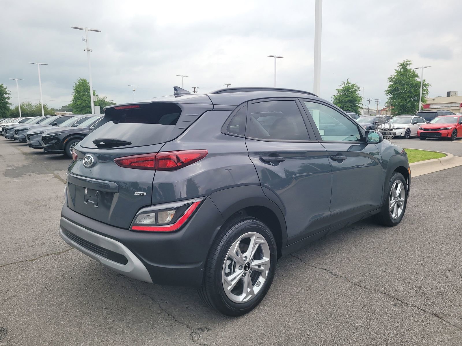 Used 2023 Hyundai Kona SEL AWD/4WD image 3