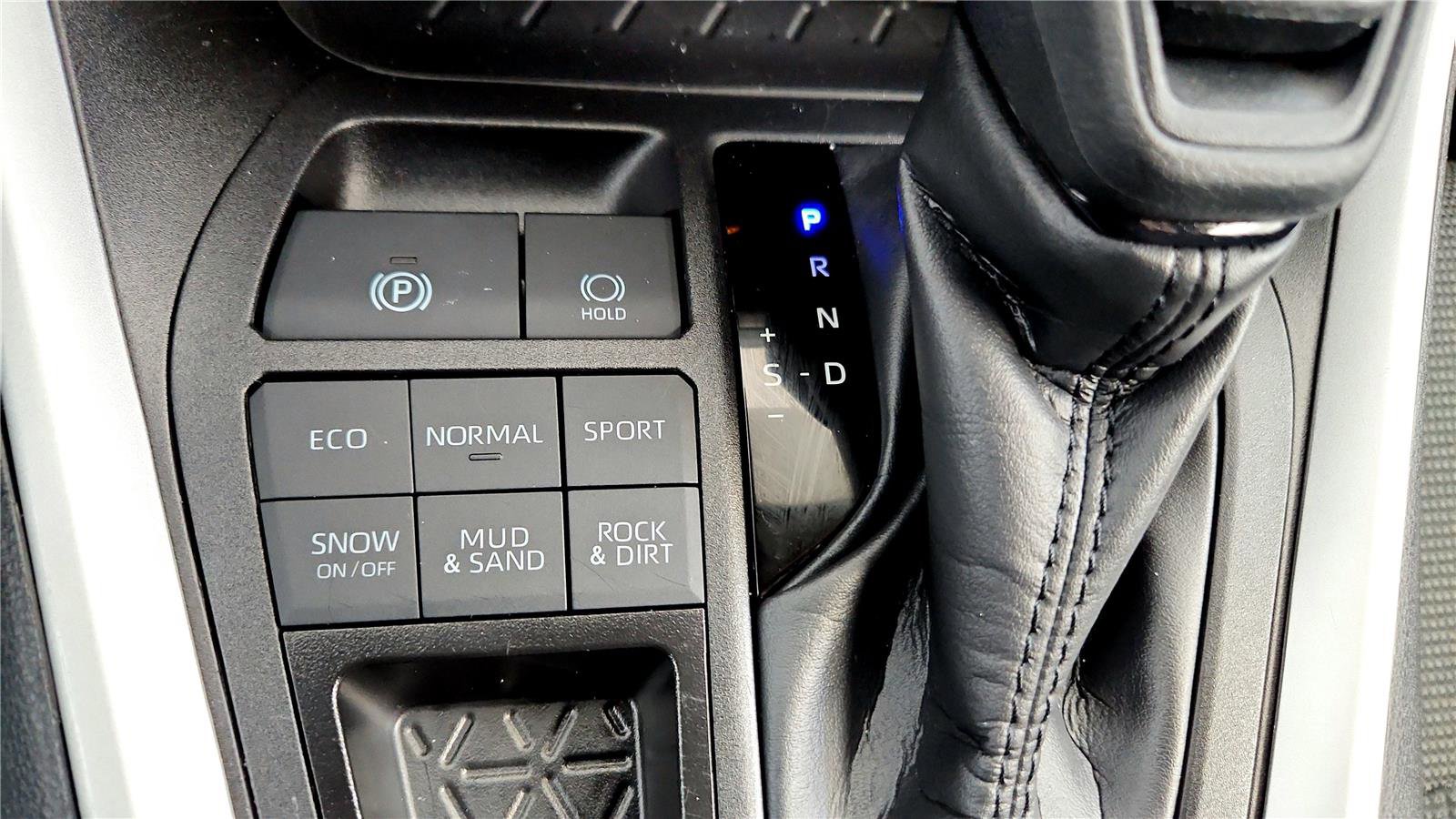 Certified 2025 Toyota RAV4 LE image 28