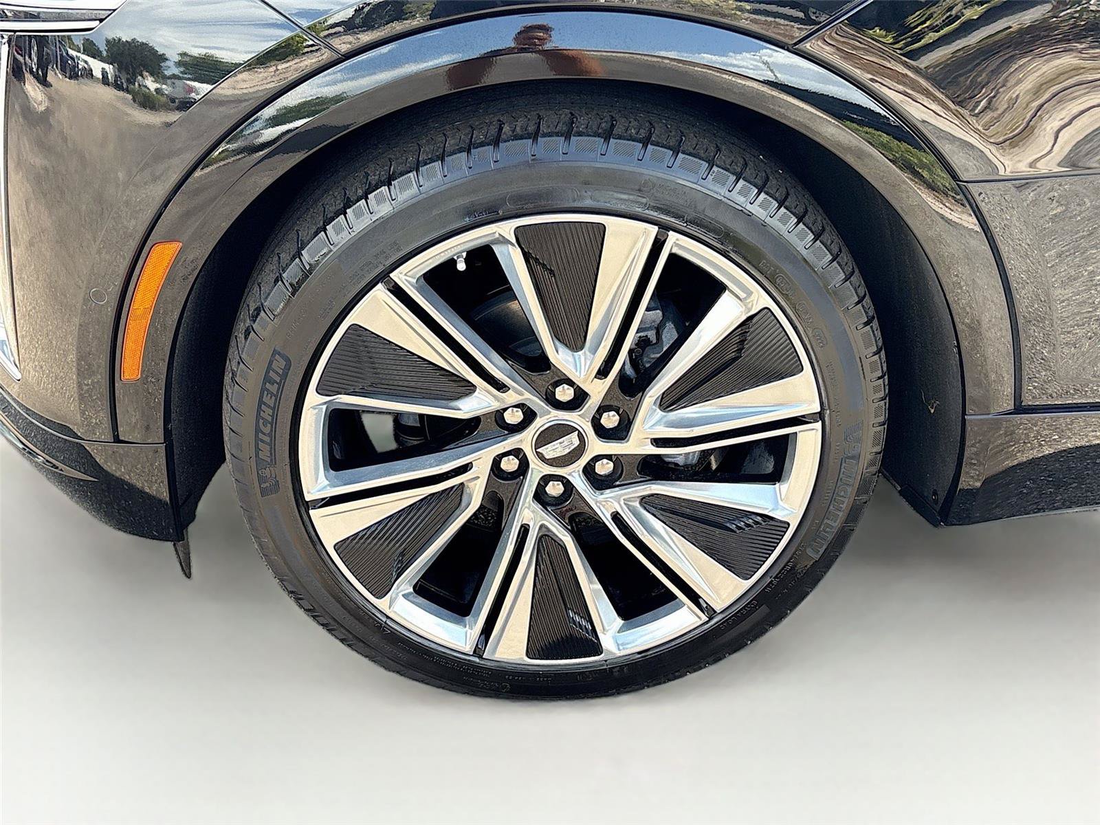 Used 2023 Cadillac Lyriq 2WD image 32