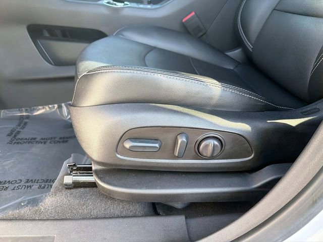 Used 2023 GMC Terrain SLT AWD/4WD image 19