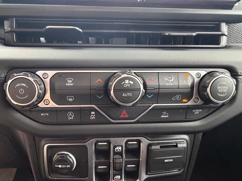 Used 2026 Jeep Gladiator Mojave AWD/4WD image 25