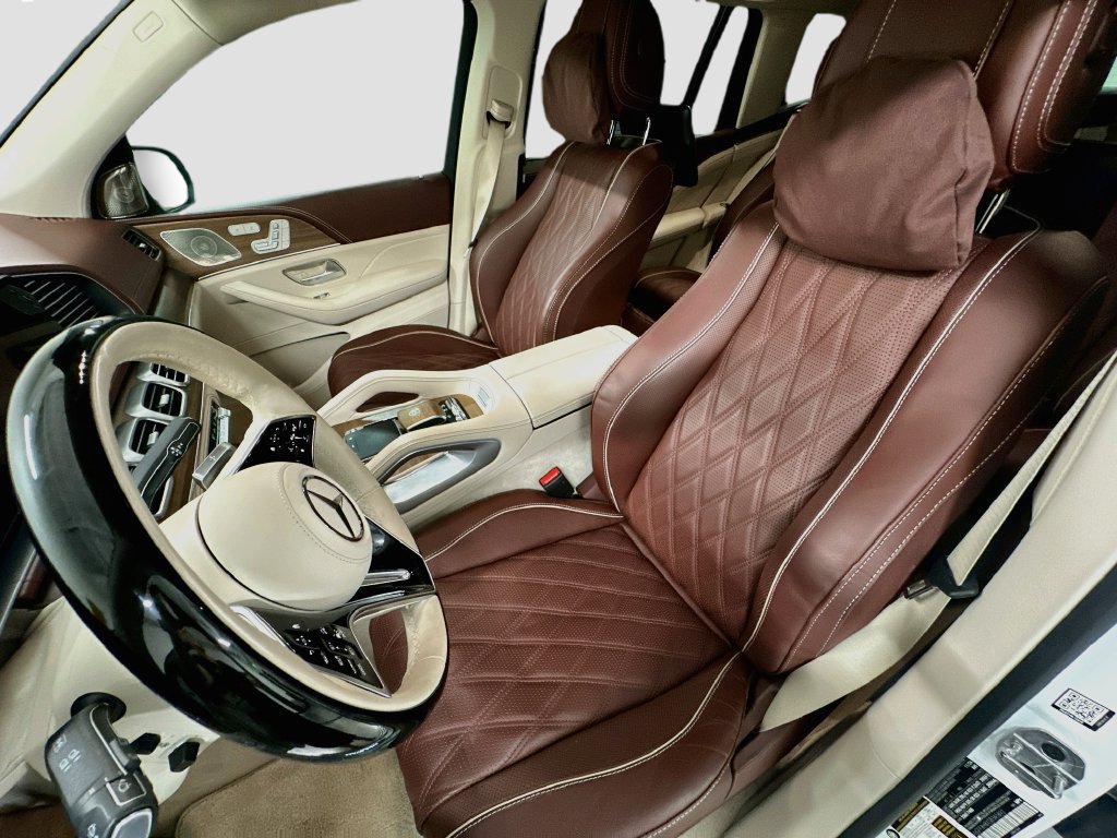 Used 2025 Mercedes-Benz Maybach GLS 600 4MATIC image 5