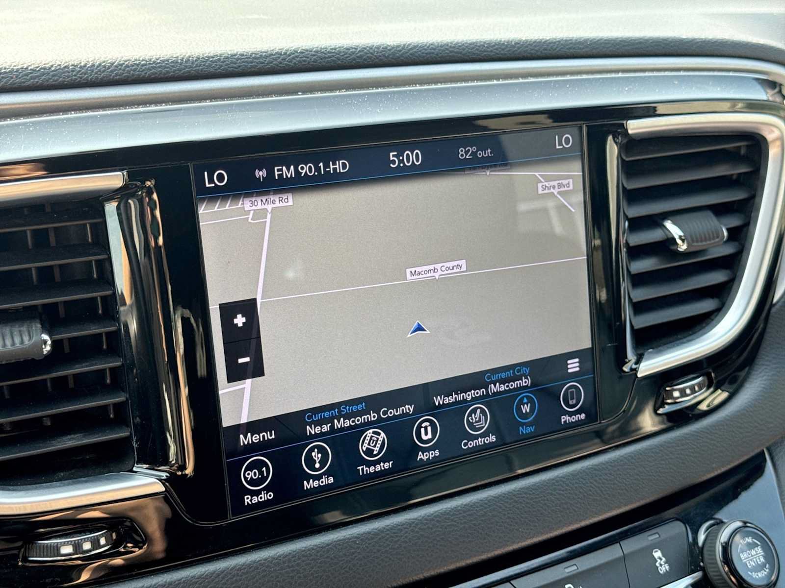 Used 2018 Chrysler Pacifica Touring-L Plus FWD image 29