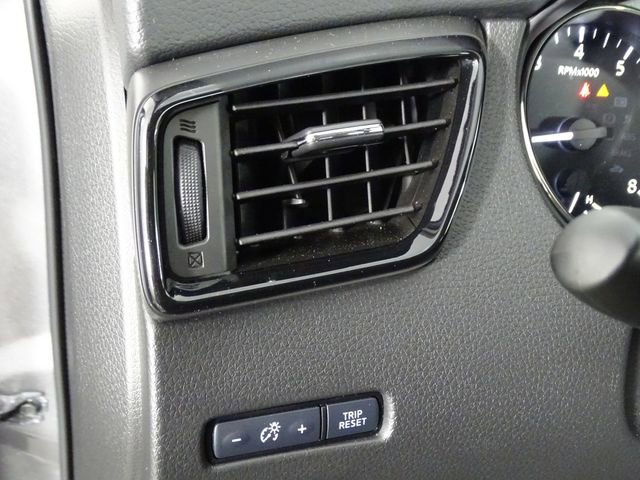 Used 2020 Nissan Rogue Sport SV image 18