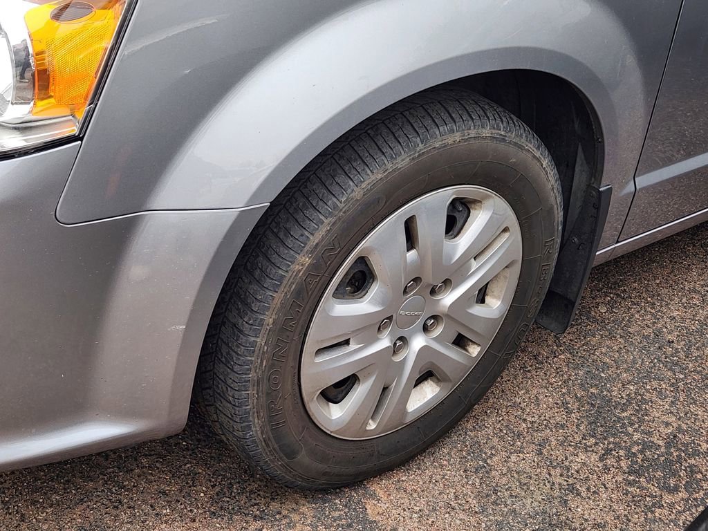 Used 2018 Dodge Grand Caravan SE w/ UConnect Hands-Free Group image 5