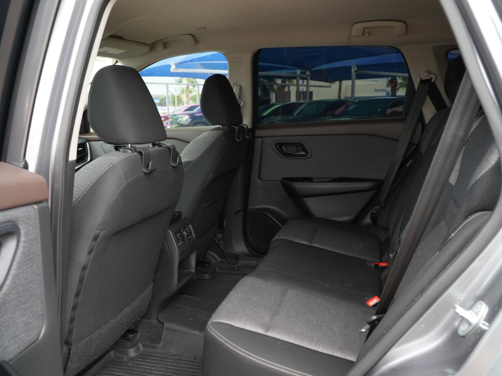 Used 2022 Nissan Rogue S FWD image 16