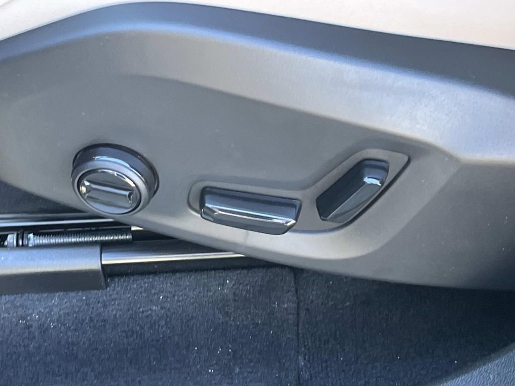 New 2026 Volvo XC60 B5 Plus w/ Climate Package image 22