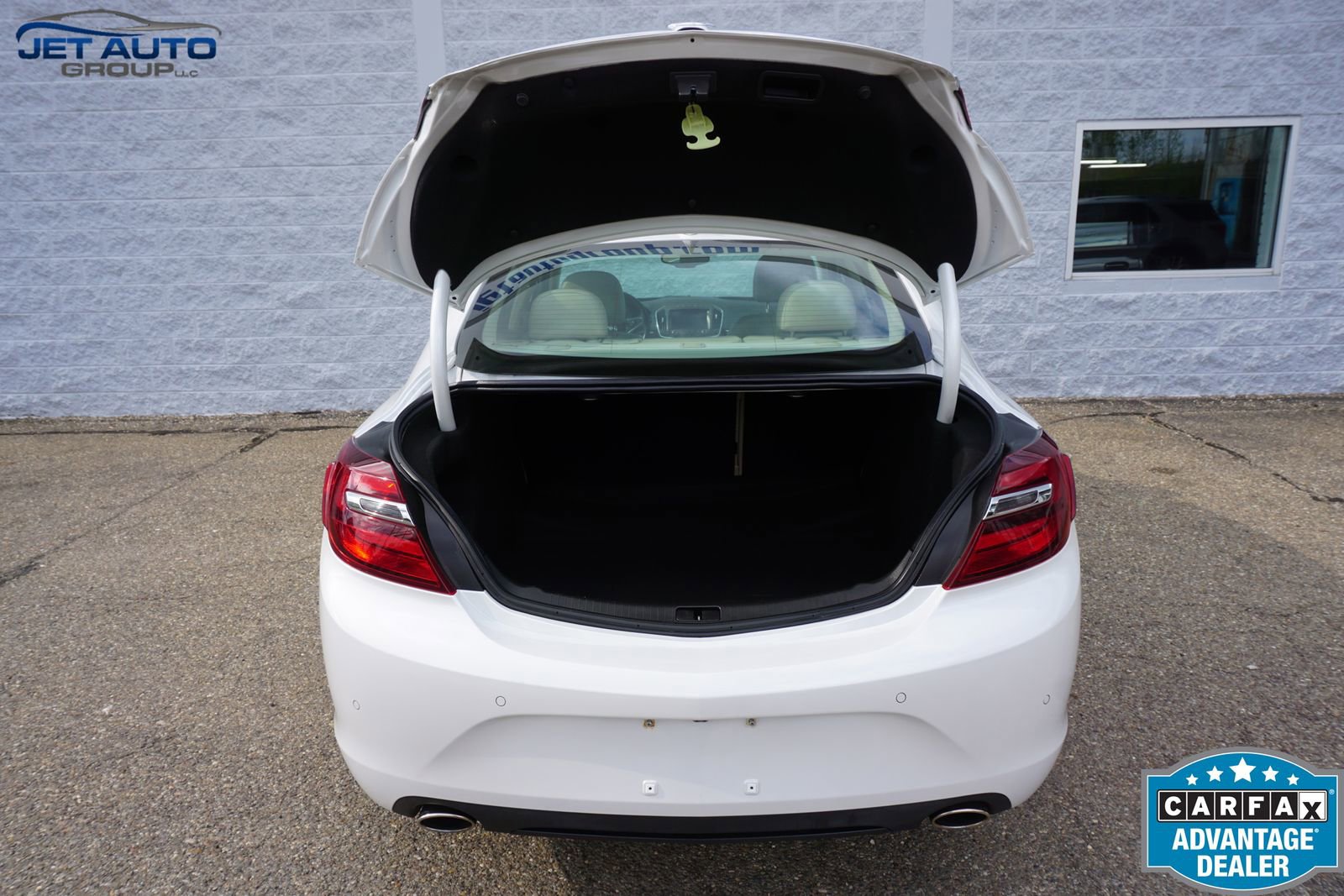 Used 2016 Buick Regal Premium w/ Driver Confidence Package #2 FWD image 16