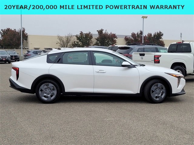 New 2025 Kia K4 LX image 3