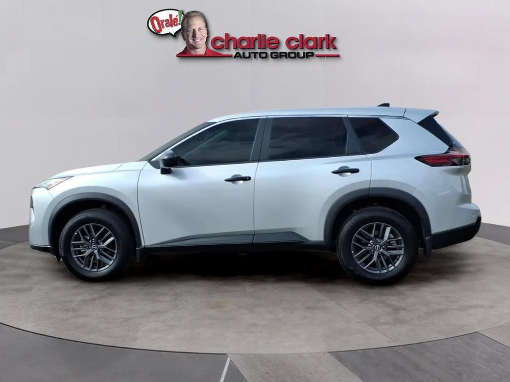 Used 2025 Nissan Rogue S FWD image 2