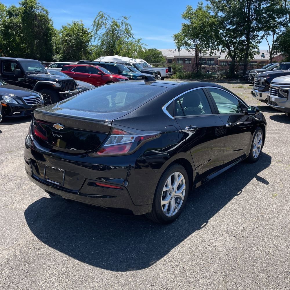 Used 2017 Chevrolet Volt Premier w/ Driver Confidence II Package FWD image 3