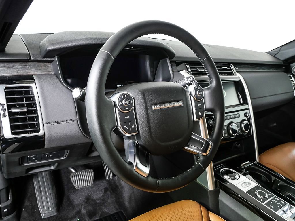 Used 2018 Land Rover Discovery HSE image 4