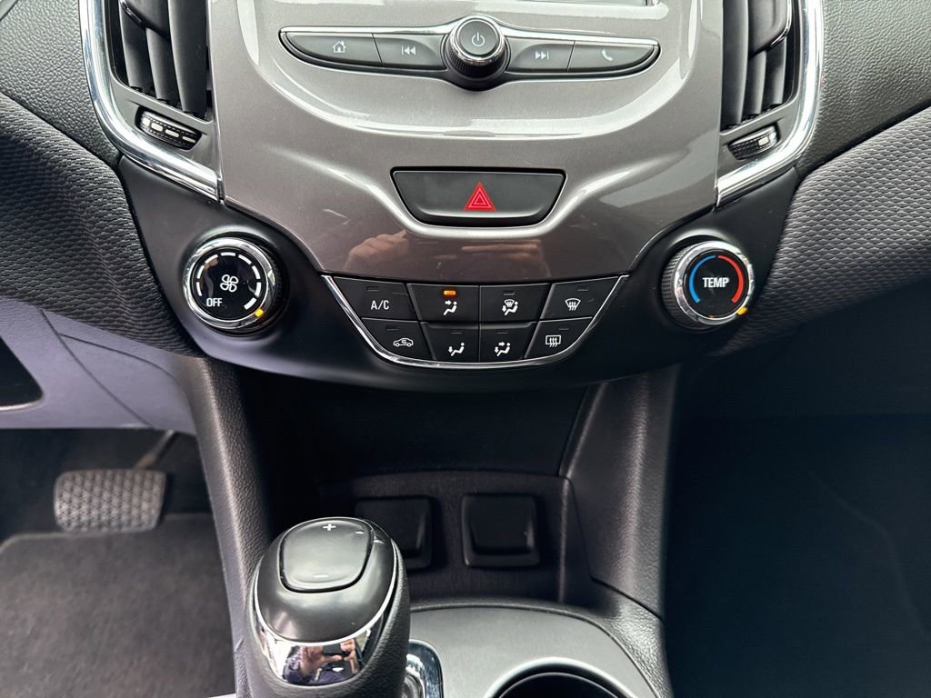 Used 2017 Chevrolet Cruze LT image 16
