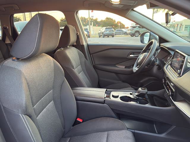 Used 2024 Nissan Rogue SV image 9