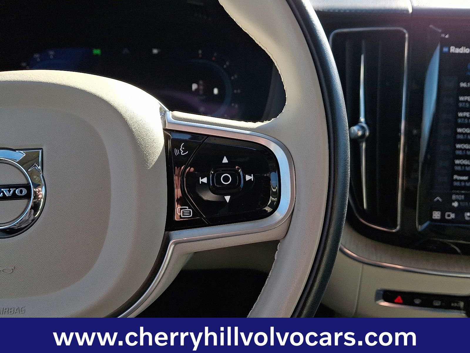 Certified 2022 Volvo XC60 B6 Inscription w/ Advanced Package image 23