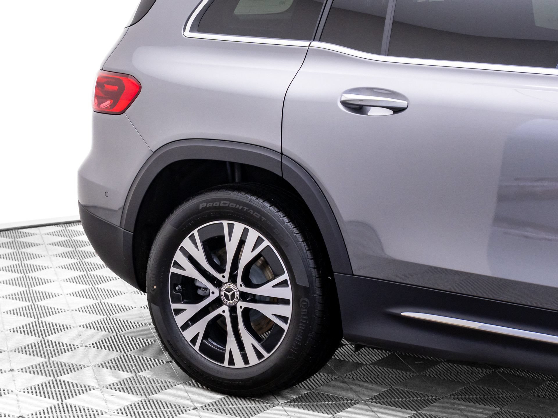 New 2026 Mercedes-Benz GLB 250 4MATIC image 36