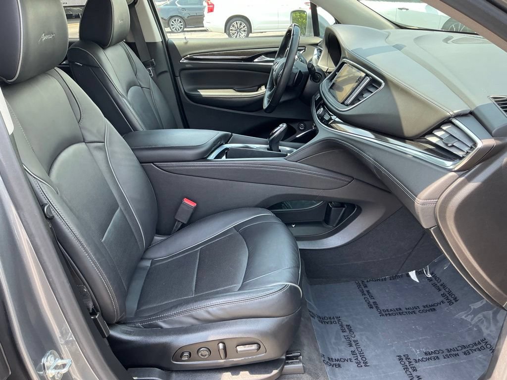 Used 2020 Buick Enclave Avenir w/ Avenir Technology Package FWD image 24