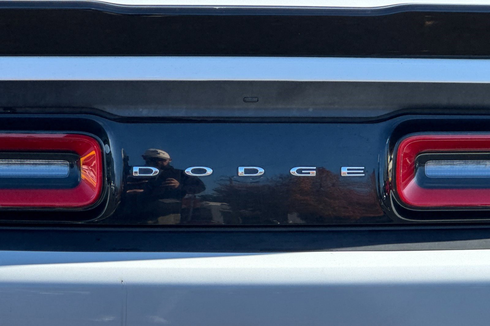 Used 2015 Dodge Challenger SXT image 23