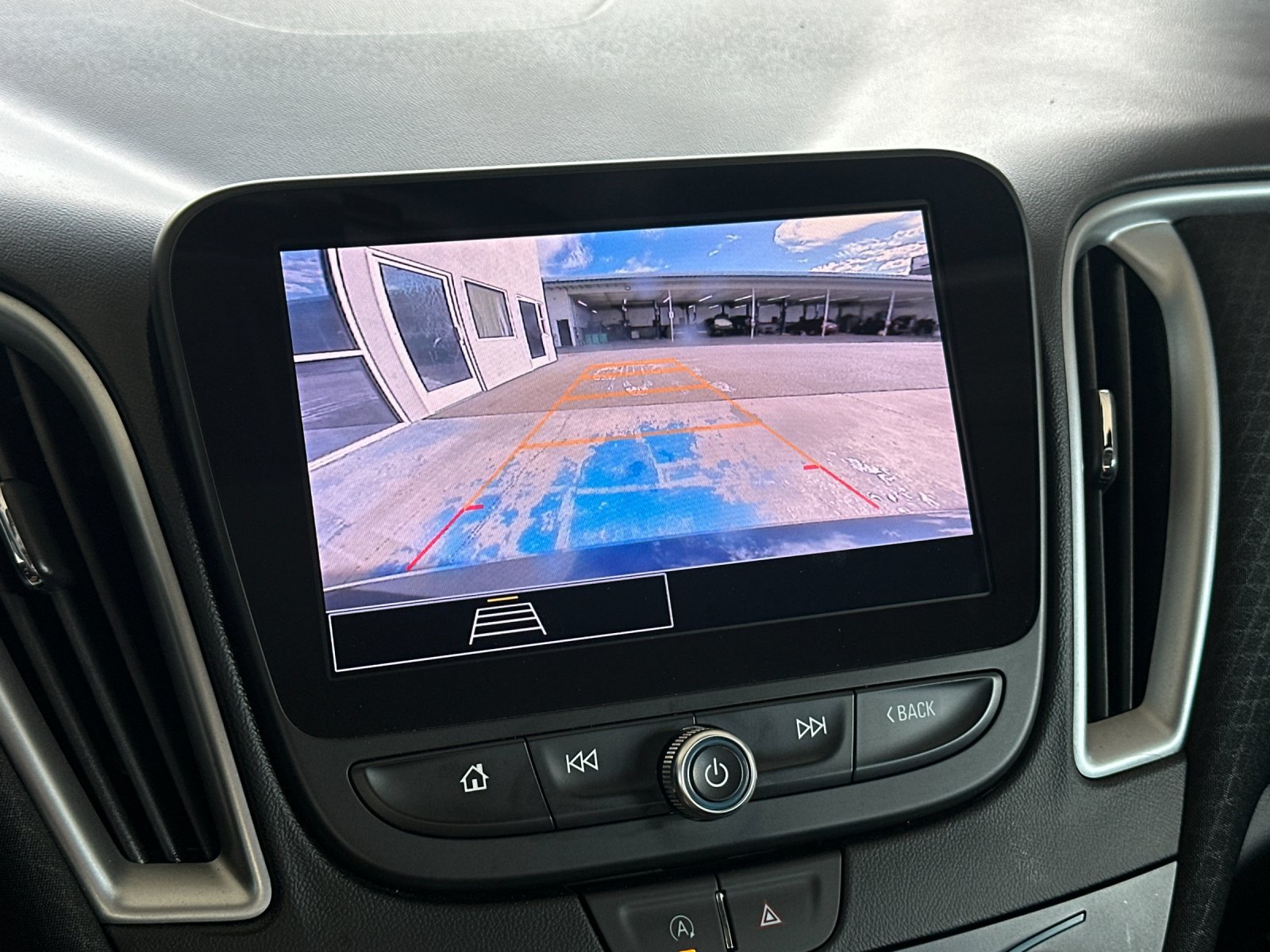 Used 2025 Chevrolet Malibu LT FWD image 16