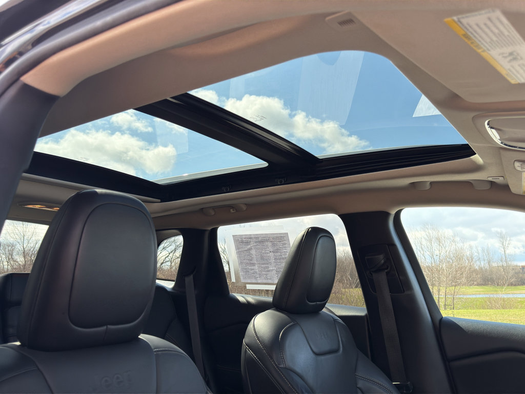 Used 2018 Jeep Cherokee Limited image 31