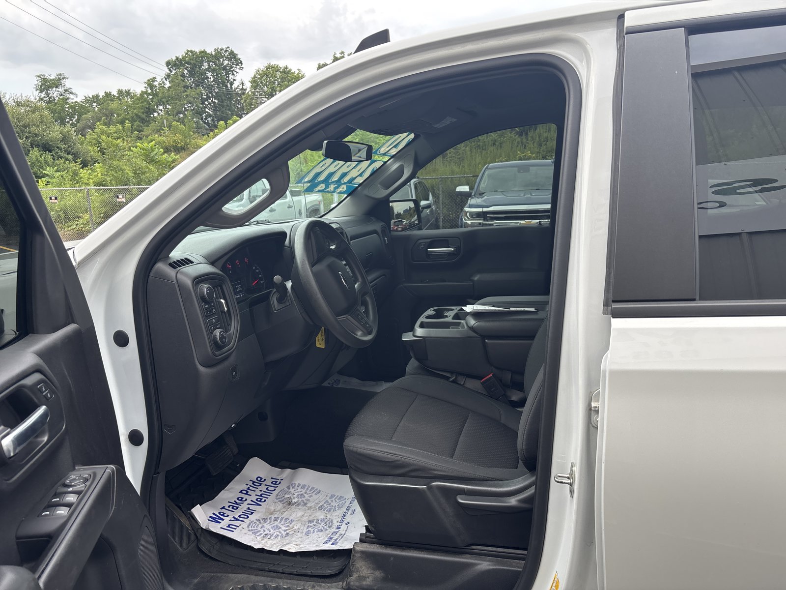 Used 2020 Chevrolet Silverado 1500 Custom w/ Custom Value Package AWD/4WD image 4