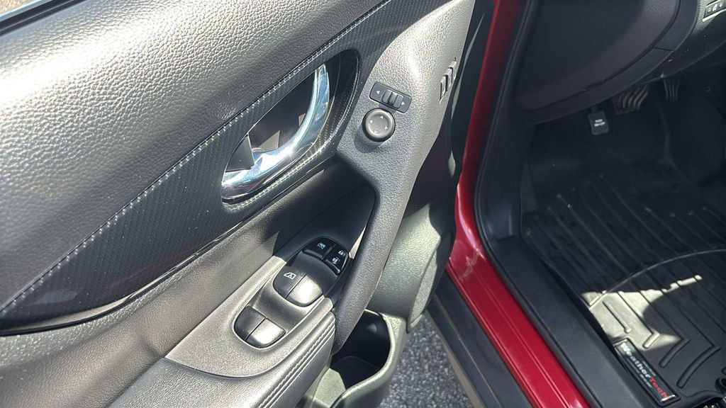 Used 2017 Nissan Rogue SL FWD image 14
