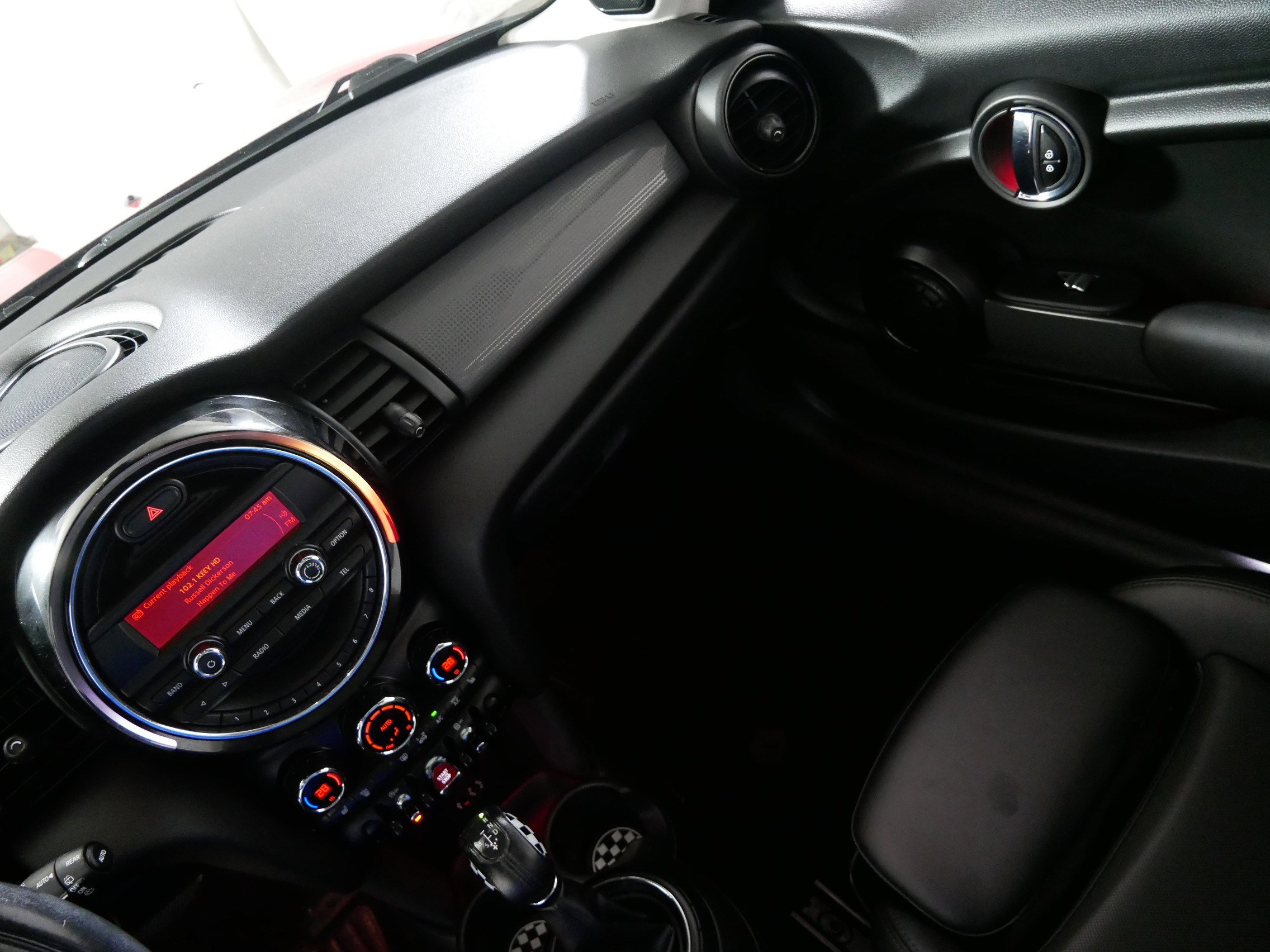 Used 2015 MINI Cooper 2-Door Hardtop image 11