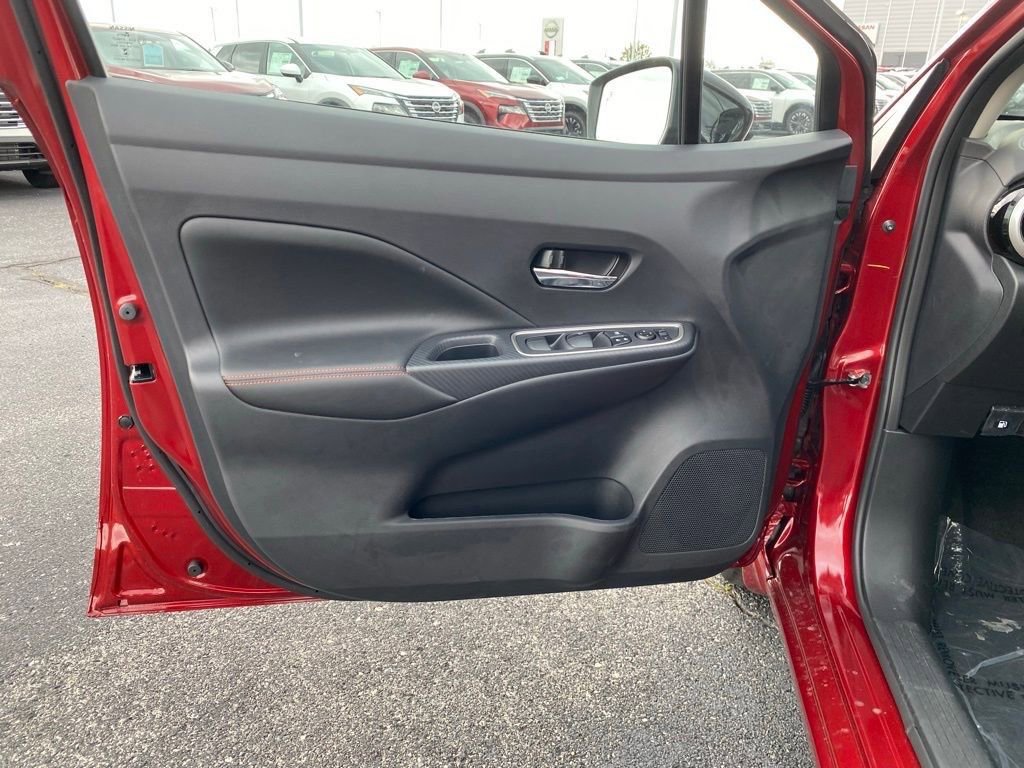 New 2025 Nissan Versa SR w/ Trunk Package image 12